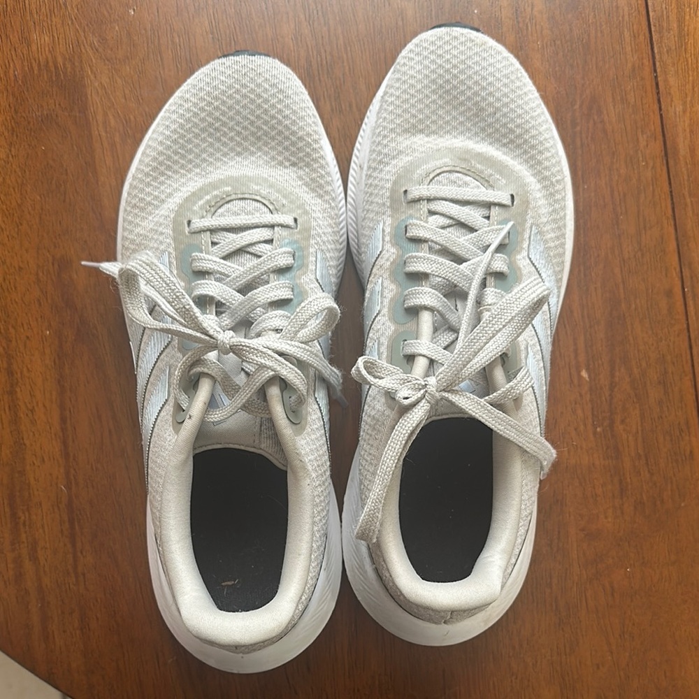 Women's cloud foam White Athletic Shoes